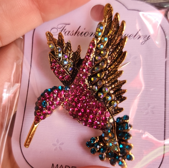 Beautiful Crystal Hummingbird Brooch Pin Full of Bling NIP - Picture 7 of 8